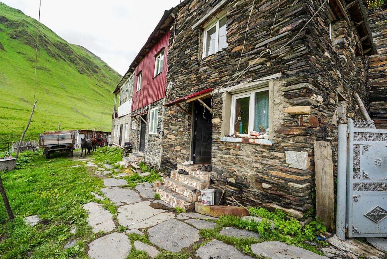 Bori's Guesthouse Ushguli Eksteriør billede